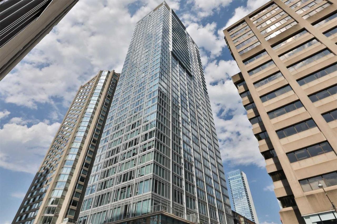2 Bedroom Plus Den Condo Toronto Exterior foto